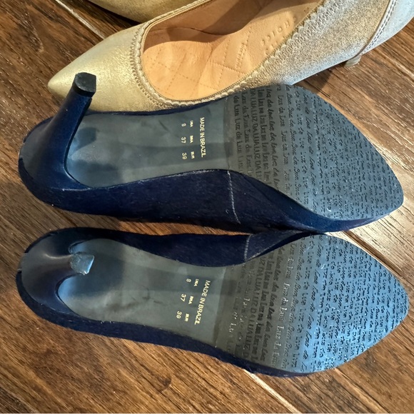 Ladies pumps. Worn once. Size 8 navy blue - Picture 5 of 5